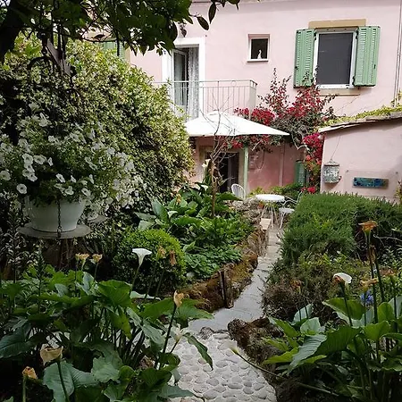 The Gardeners House Villa