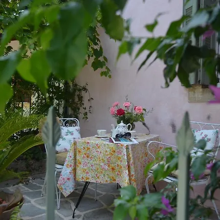 The Gardeners House Villa Gastouri (Corfu)